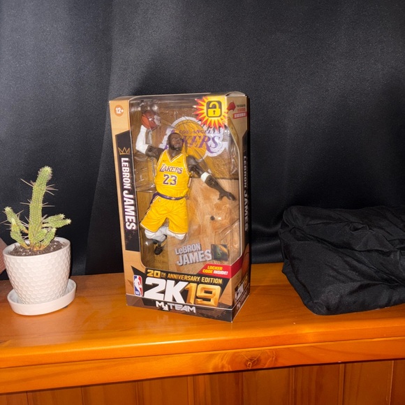 McFarlane LeBron 7” Actionfigure 2k19 - Picture 1 of 2